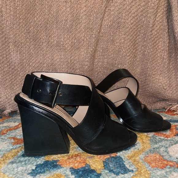 BCBGMAXAZRIA chunky black sandal - Picture 3 of 4